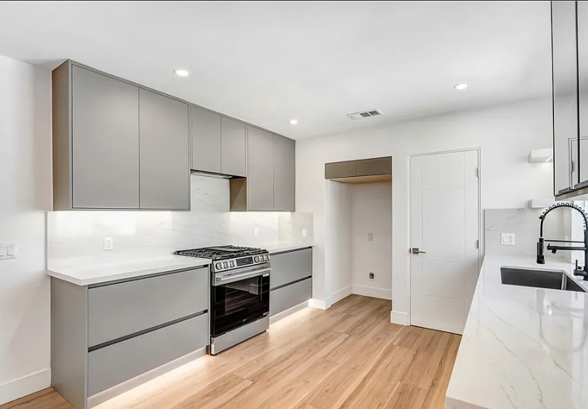 Main House for Rent with ADU - Van Nuys, CA - Фото 4