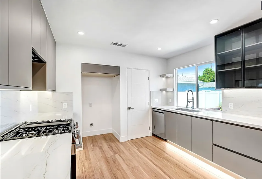 Main House for Rent with ADU - Van Nuys, CA - Фото 9