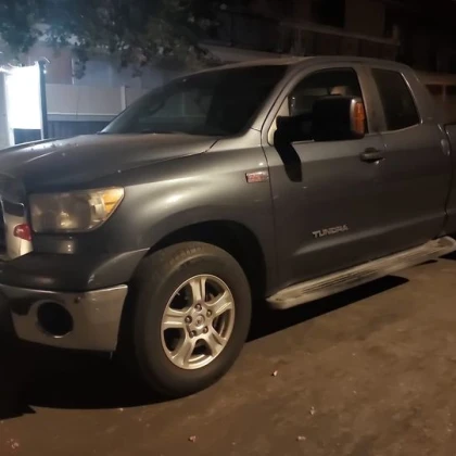 photo-prodaiotsya-toyota-tundra