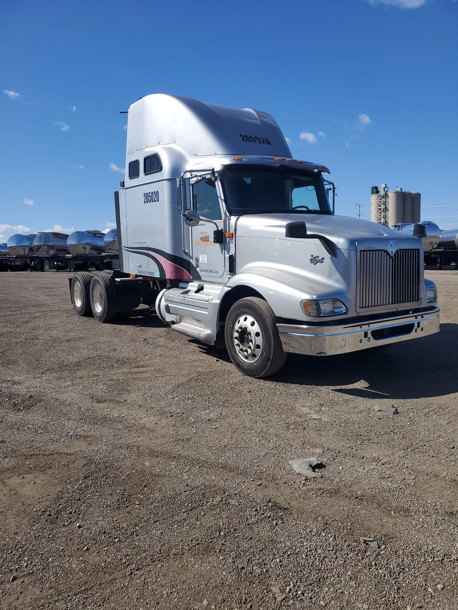 Продається Internaciona 9400 eagl 2005 року