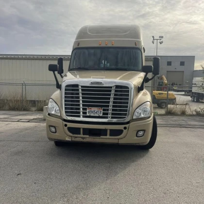 photo-prodazha-2014-freightliner-cascadia