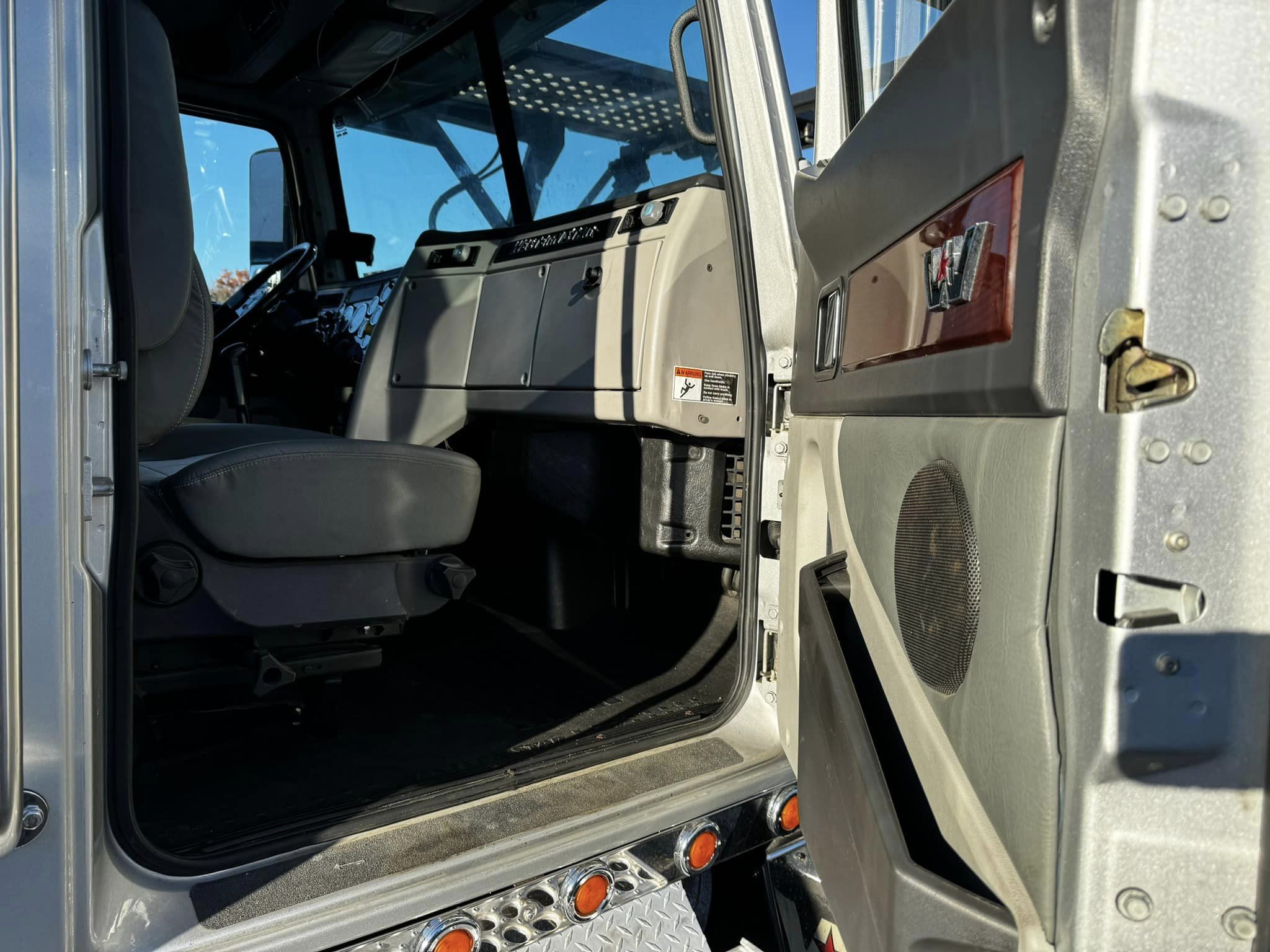 Selling 2019 Western Star 4900 with Cottrell Trailer - Фото 7
