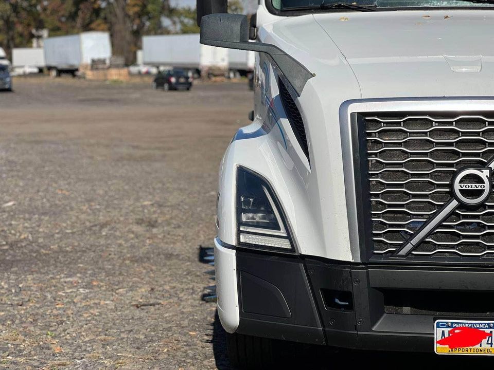 Volvo Vnl · Truck · Driven - Фото 3