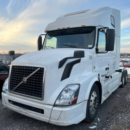 photo-prodaetsya-trak-volvo-2016