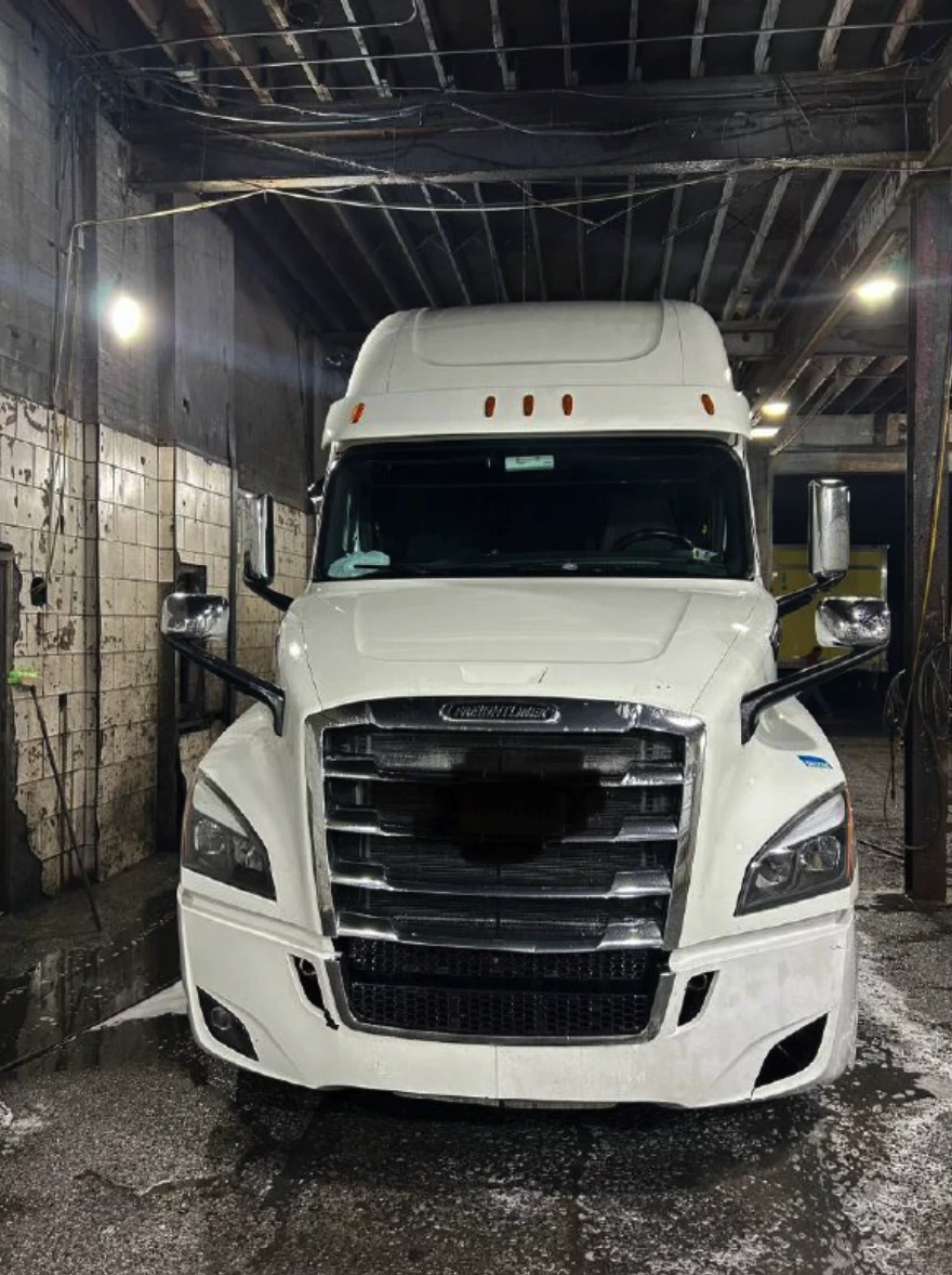 SALE - 2019 Freightliner Cascadia