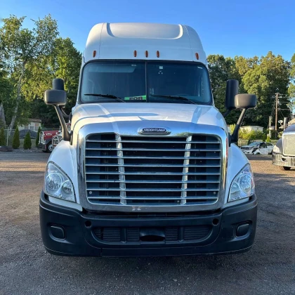 photo-prodazha-freightliner-cascadia-2016