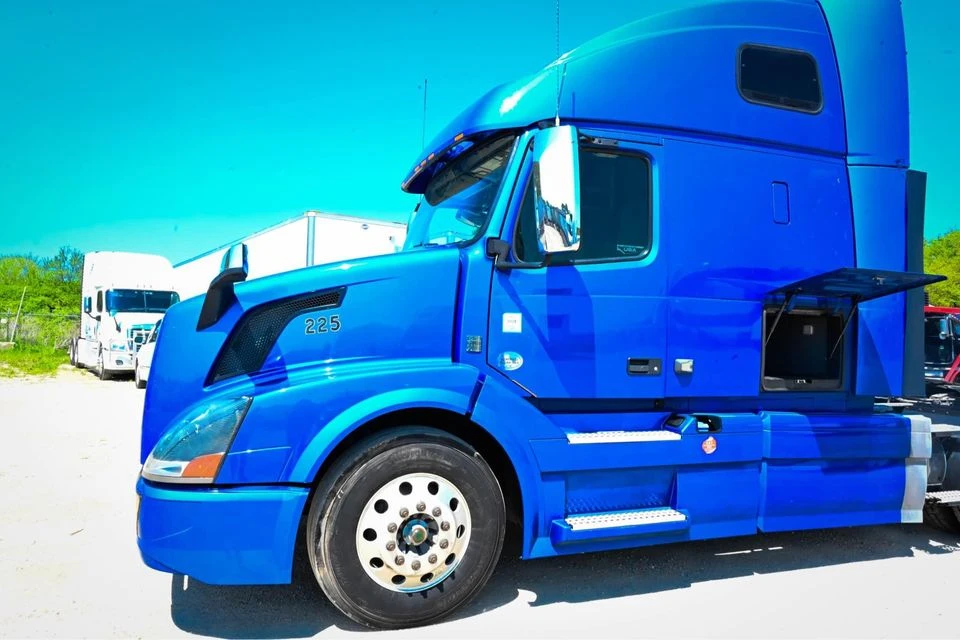 2017 Volvo 670 for Sale