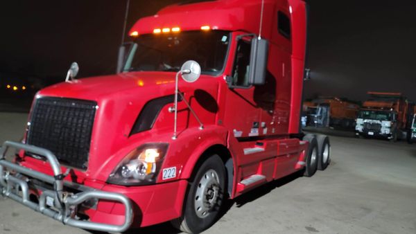 2011 Volvo VNL 670 For Sale - Фото 2