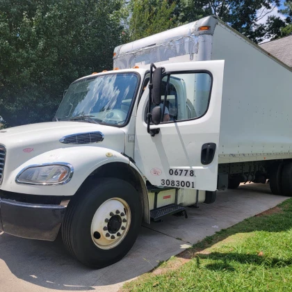 photo-prodaiotsya-gruzovik-freightliner-2017-goda-vipuska