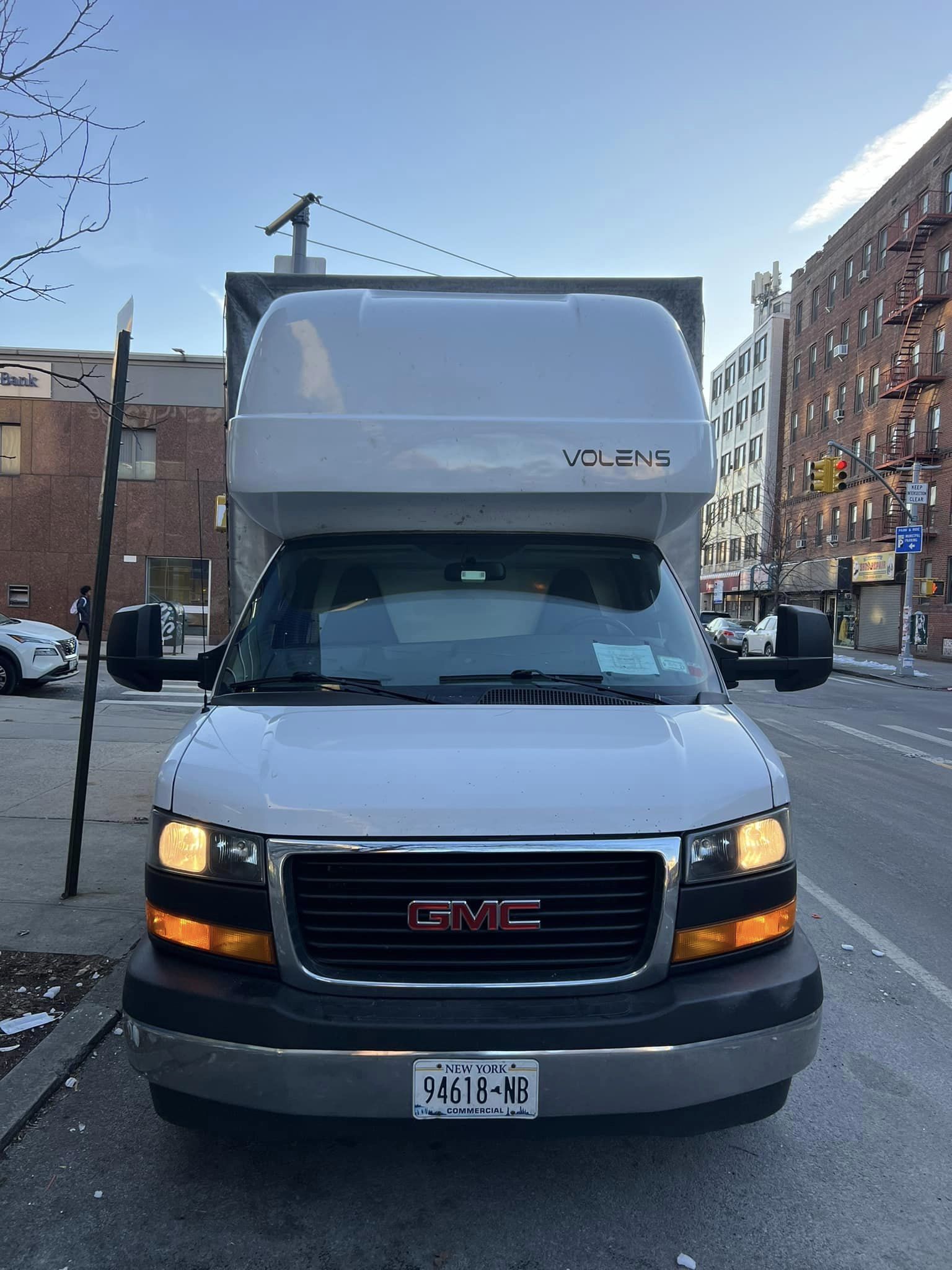 Продается Box Truck GMC SAVANA 3500 (V8 6L 350hp) - Фото 2