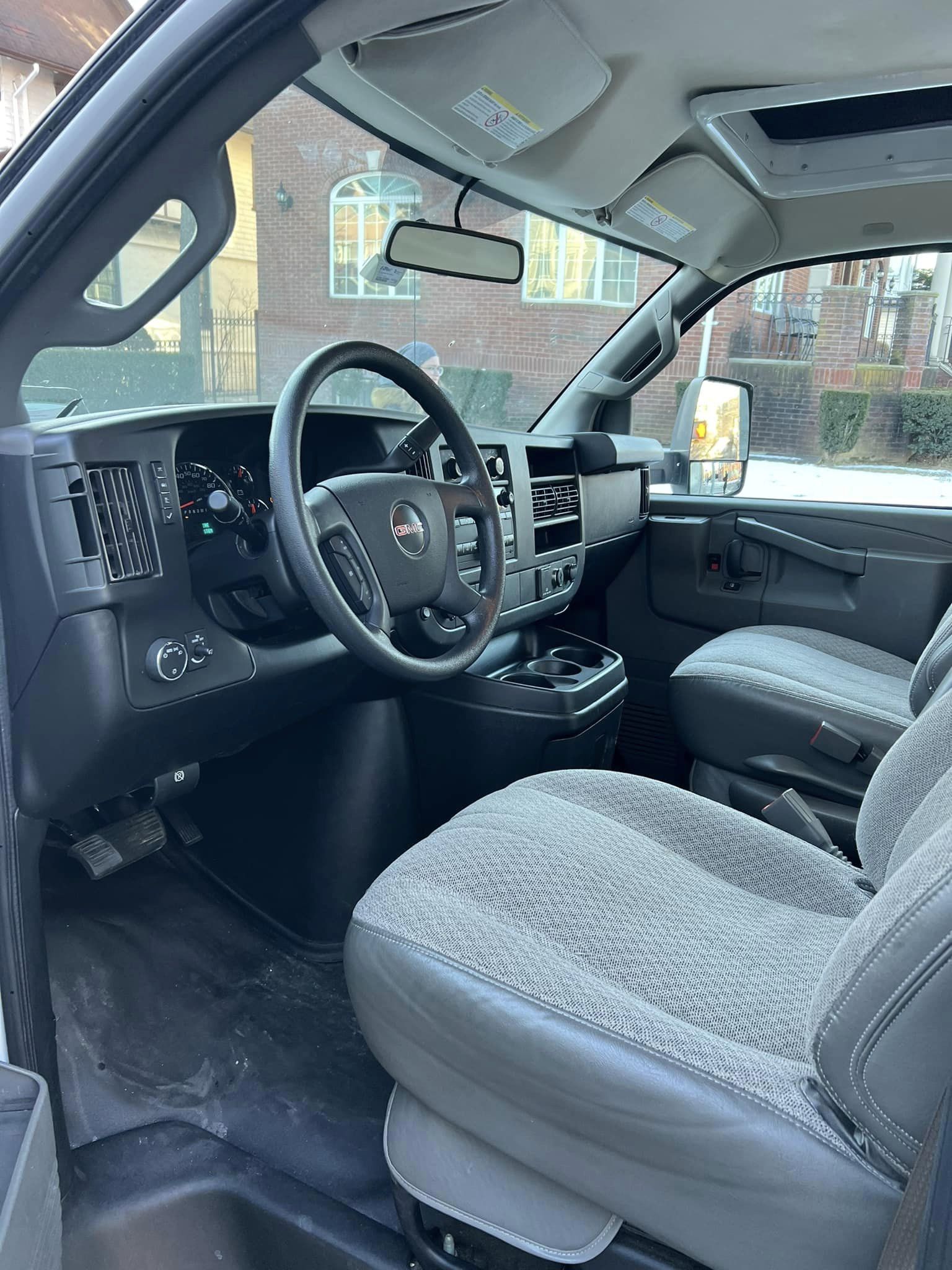 Продается Box Truck GMC SAVANA 3500 (V8 6L 350hp) - Фото 3