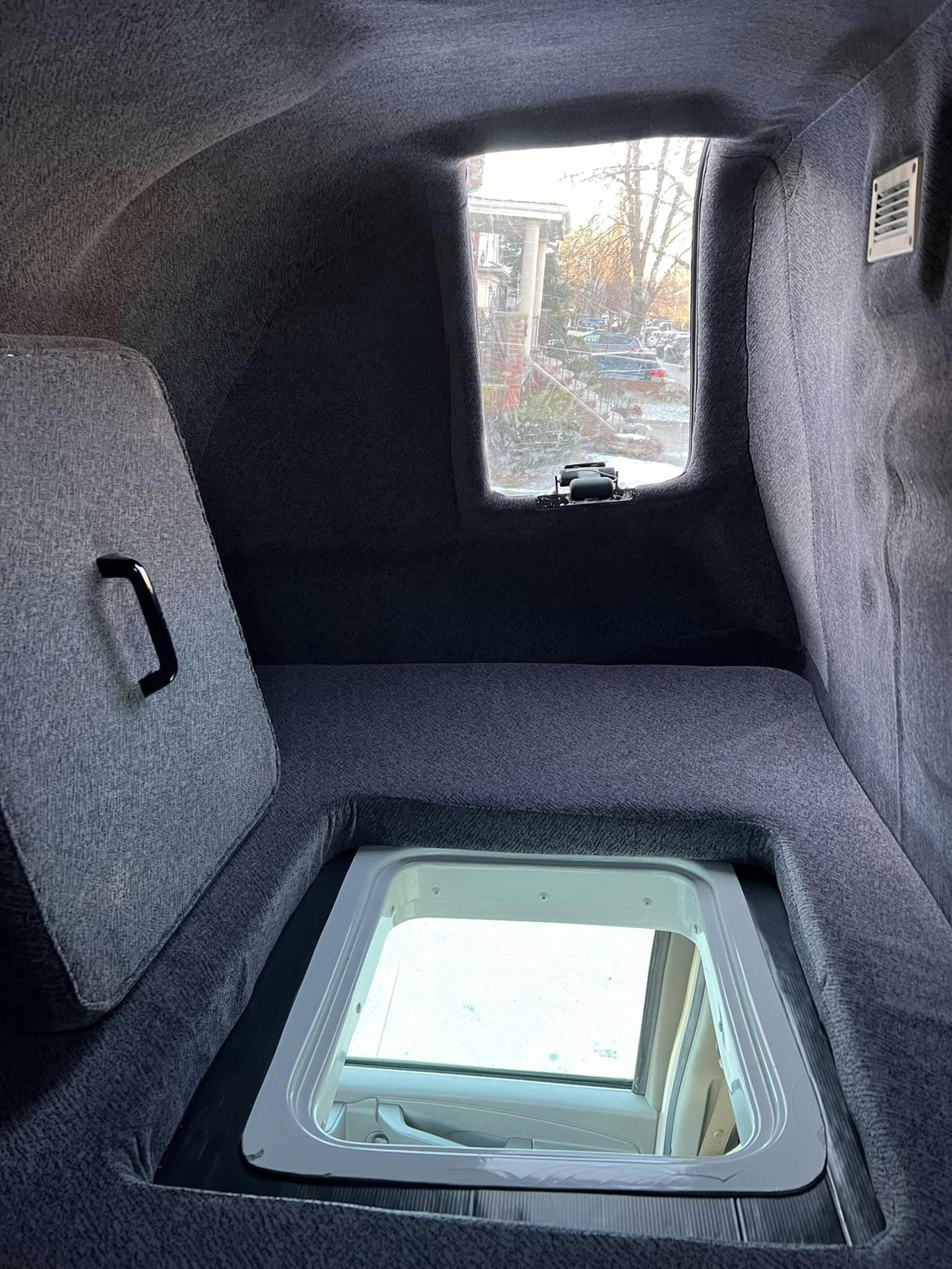 Продается Box Truck GMC SAVANA 3500 (V8 6L 350hp) - Фото 6