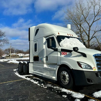 photo-prodazh-traka-freightliner