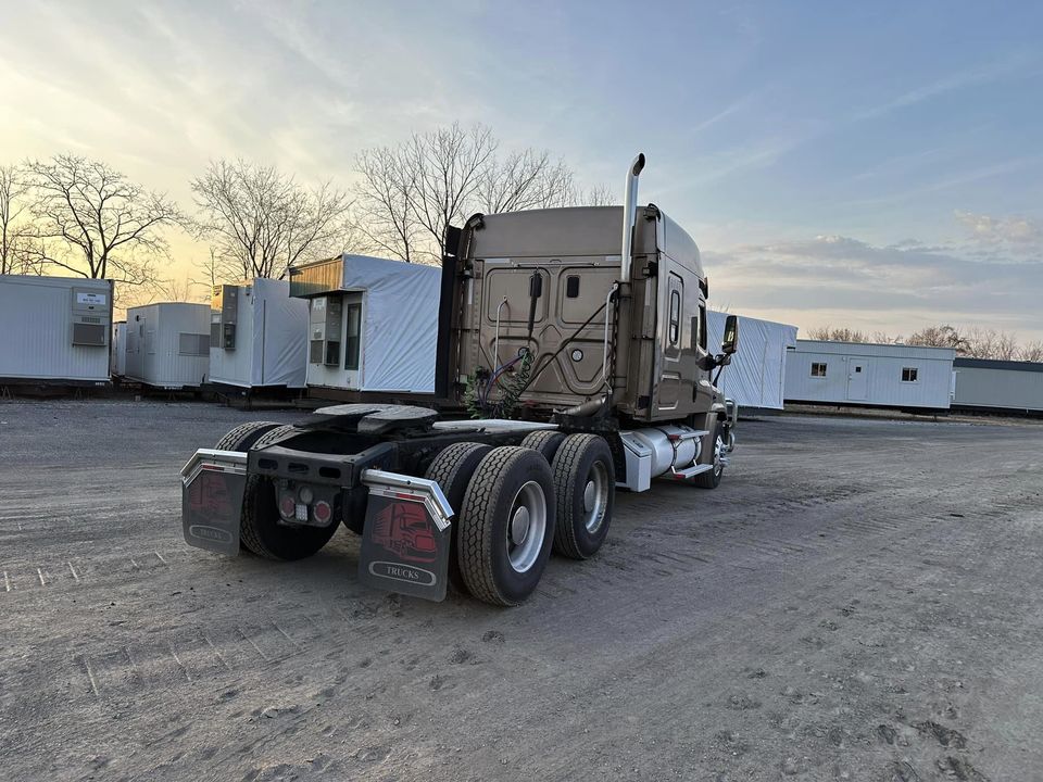Продаж Трака Freightliner Cascadia 2015 - Фото 3