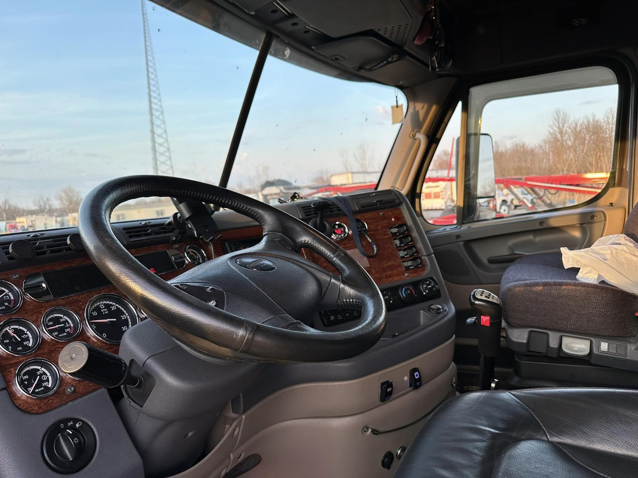 Продаж Трака Freightliner Cascadia 2015 - Фото 6