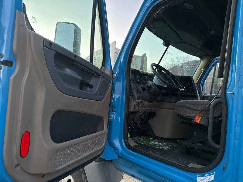 Freightliner Truck for Sale - Фото 3