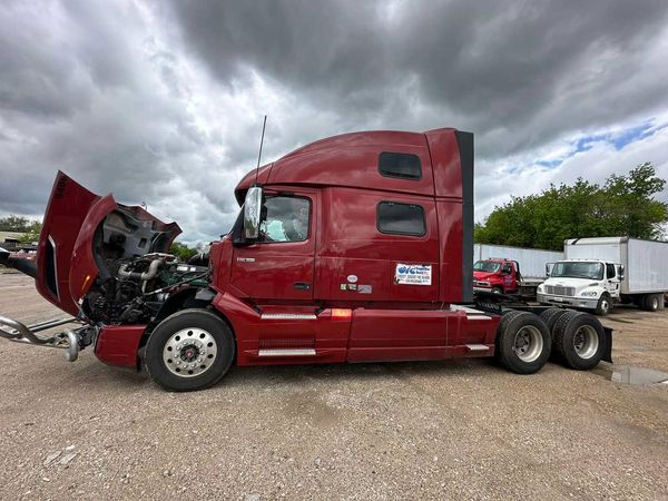 2019 Volvo Vnl 64t 860 - Фото 2