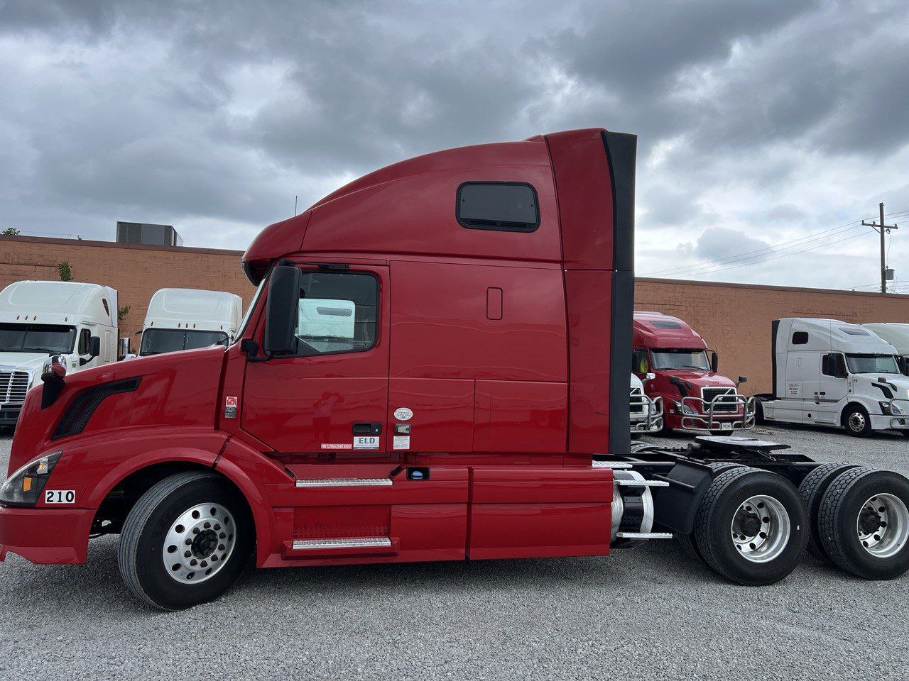 Truck for Sale, 2015 Volvo VNL - Фото 4