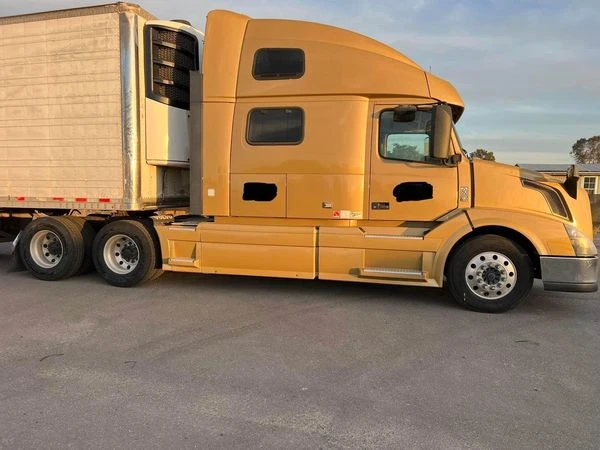 2013 Volvo Vnl 780 and 2014 Great Dane