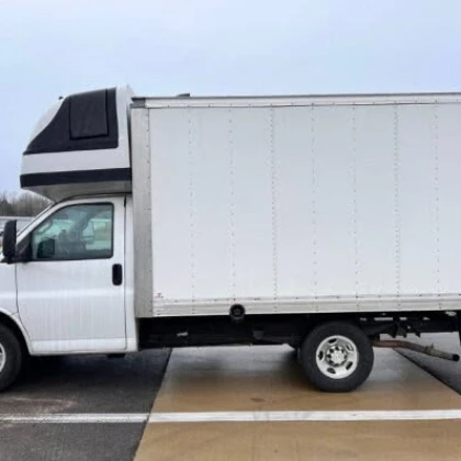 photo-prodaiotsya-2019-gmc-savanna-box-truck