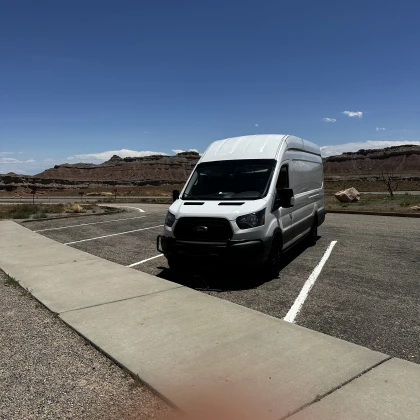 Водитель со своим Cargo Van