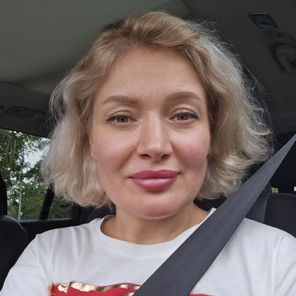Няня, помічниця
