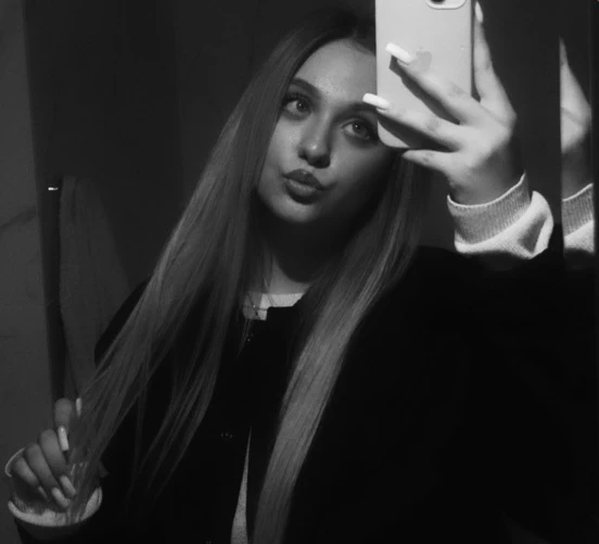 Не имею опыт работы, 17 лет, но готова обучаться, имею хороший польский, удаленно, имею ноутбук