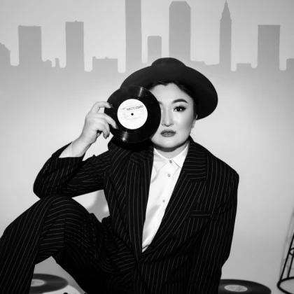 Pop-jazz певица, вокальный коуч, модель, композитор с большим опытом